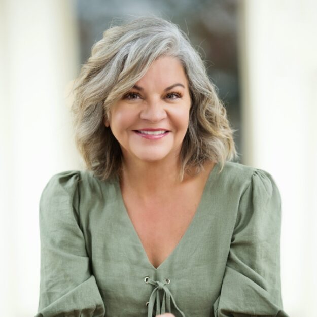 Laurie Cromwell headshot